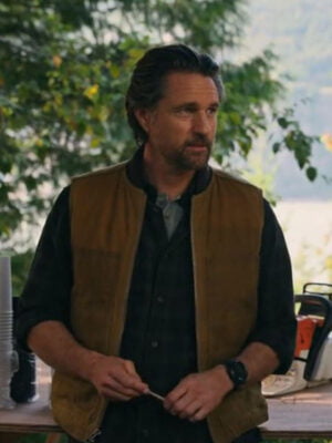 Virgin River S05 Martin Henderson Vest