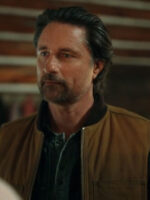 Virgin River S05 Martin Henderson Vest
