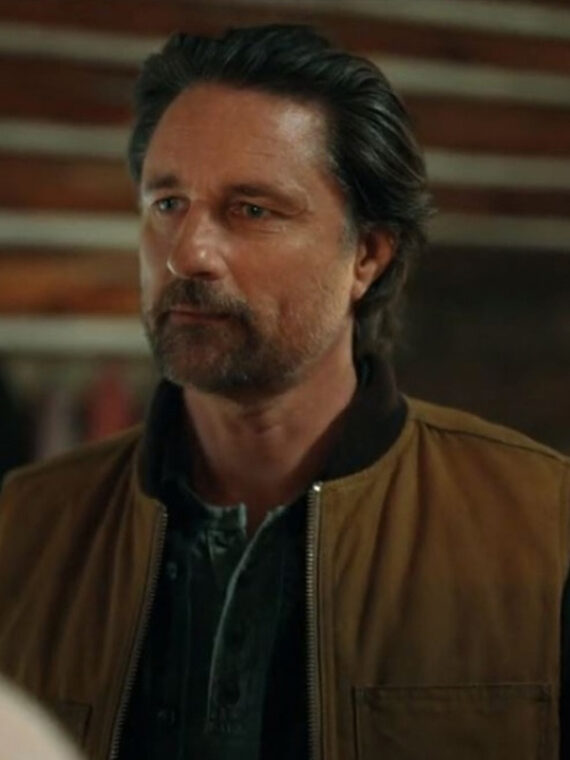 Virgin River S05 Martin Henderson Vest