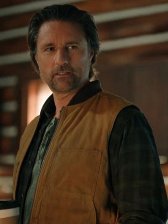 Virgin River S05 Martin Henderson Vest