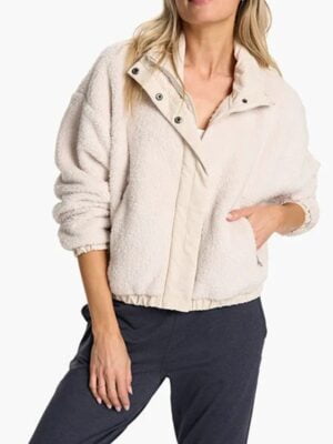 Lizzie TV-Series Virgin River S05 Sarah Dugdale Teddy Jacket
