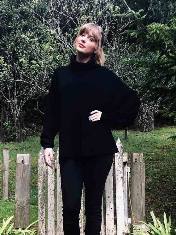 Taylor Swift Black Sweatshirt