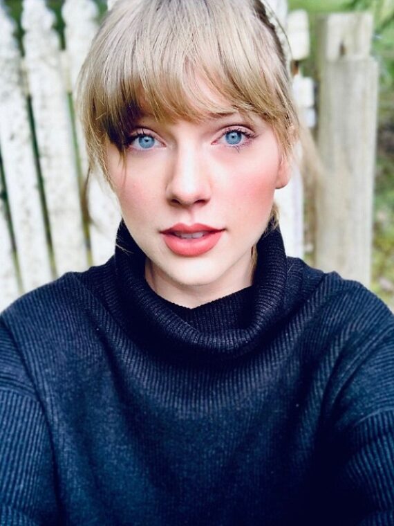 Taylor Swift Black Sweatshirt