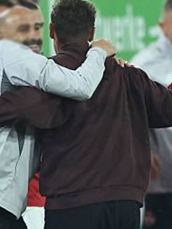 Fortuna Düsseldorf Coach Daniel Thioune Burgundy Hoodie